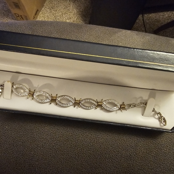 Montana Silversmith gold barbwire braclet - Picture 1 of 2